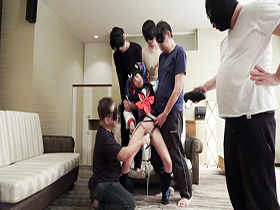 ガチイキ6Ｐ大乱交！小悪魔系140cm台チビっ子美少女レイヤー人格矯正調教【発狂オマ〇コ決壊エビ反り痙攣アクメ】ゴミ扱いの中年カメコ集団が怒張チ〇ポを無限ブチ込み！精液便所転落壮絶フィナーレ2本立ＳＰ　サンプル画像02